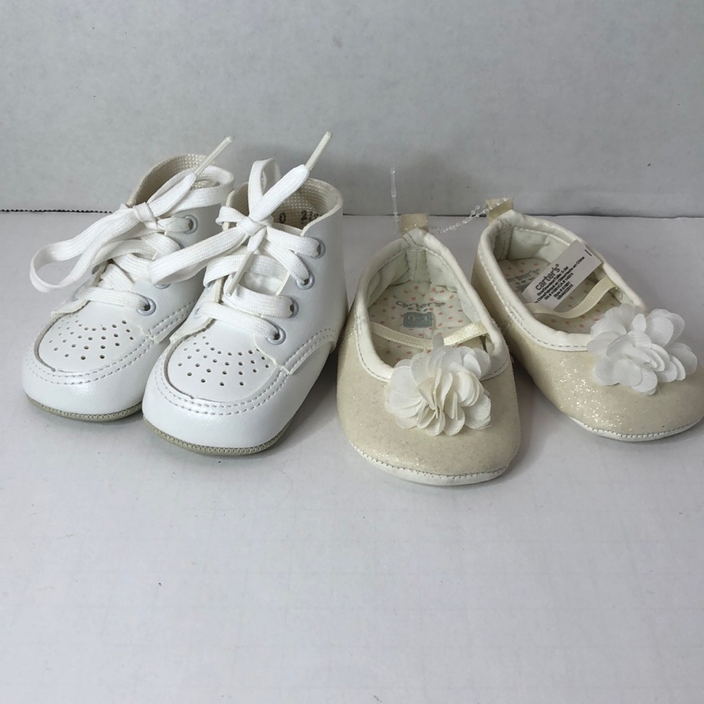 New Born Shoe Lot of 2 Size 0-3 months Carters